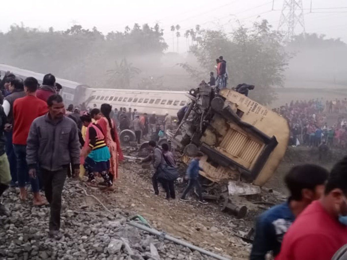 Bikaner-Guwahati Express हादसा: हेल्पलाइन नंबर जारी, कॉल कर जानिए अपनों का हाल