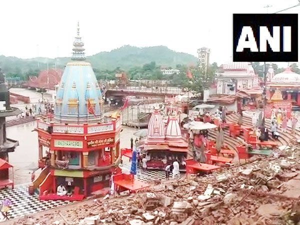  Wall near Har ki Pauri is collapsed due to Lightning in Haridwar no casualty reported