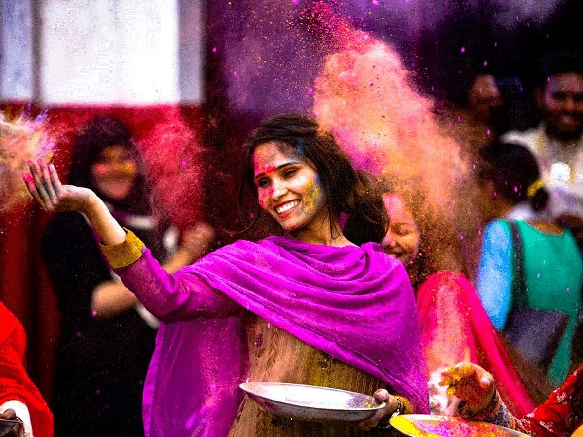 Holi in UP:यूपी में 'होली' का रंग ना हो 'बेरंग', जरा नजर मार लें सरकार ने जारी की कोरोना की नई गाइडलाइन