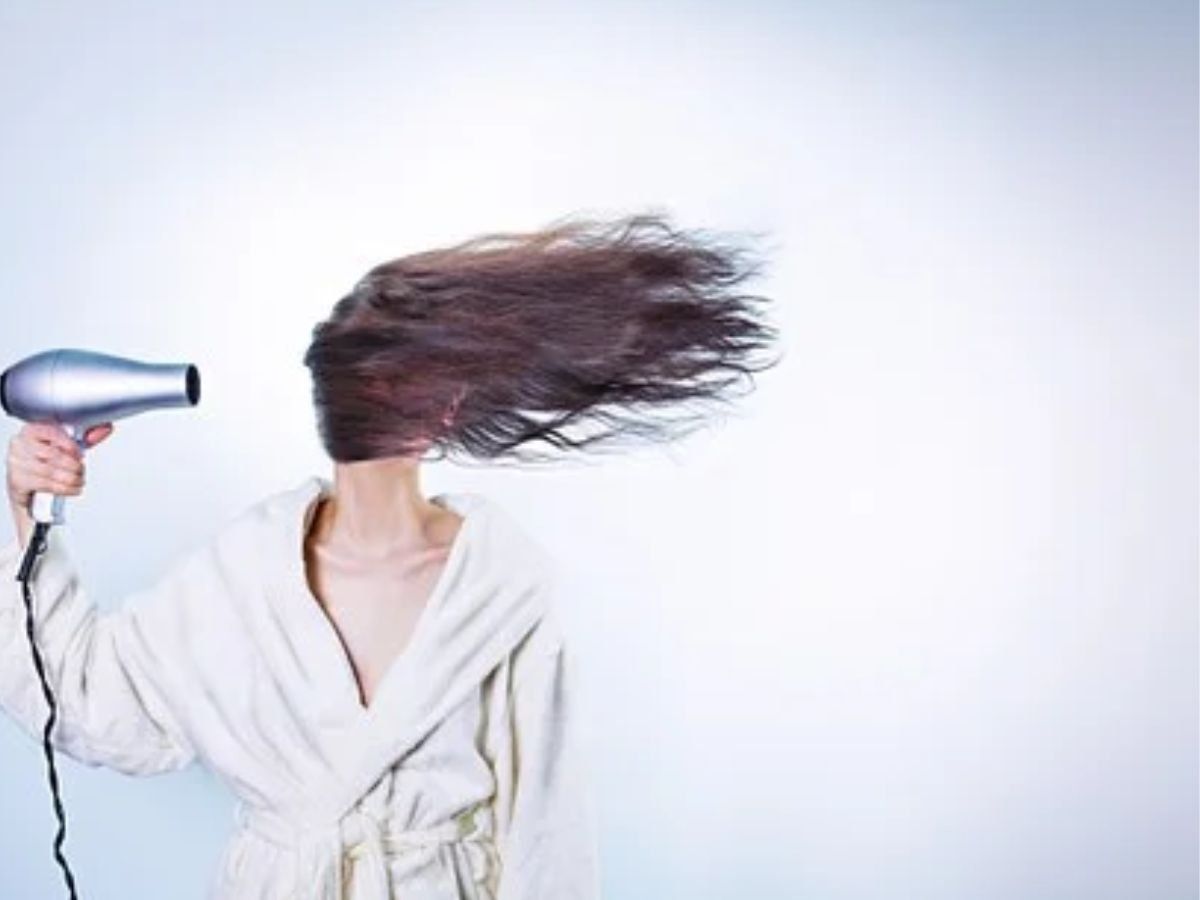 Hair Remedies Causes of sticky Hair and how to get rid गर्मी में