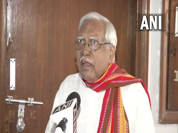 CPIM leader Hannan Mollah says What Taliban is doing in other States, Sangh people are doing the same here