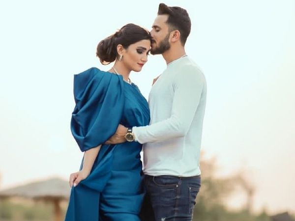 Hassan Ali with wife