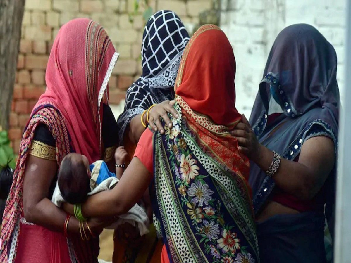 Hathras Case: पीड़िता का भाई बोला- हमारे साथ कुछ भी हो सकता है, हमें गांव भी छोड़ना पड़ सकता है