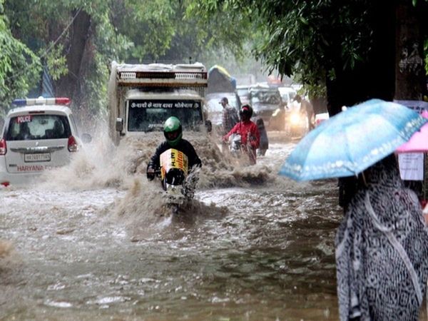 Heavy rain alert for Delhi NCR school holiday in many cities of UP today and work from Home Advisory in Gurugram