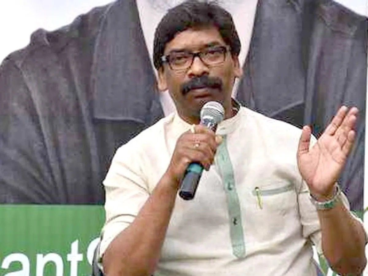 झारखंड के CM हेमंत सोरेन का विवादित बयान, बोले- आदिवासी कभी ना हिंदू थे और ना हैं..