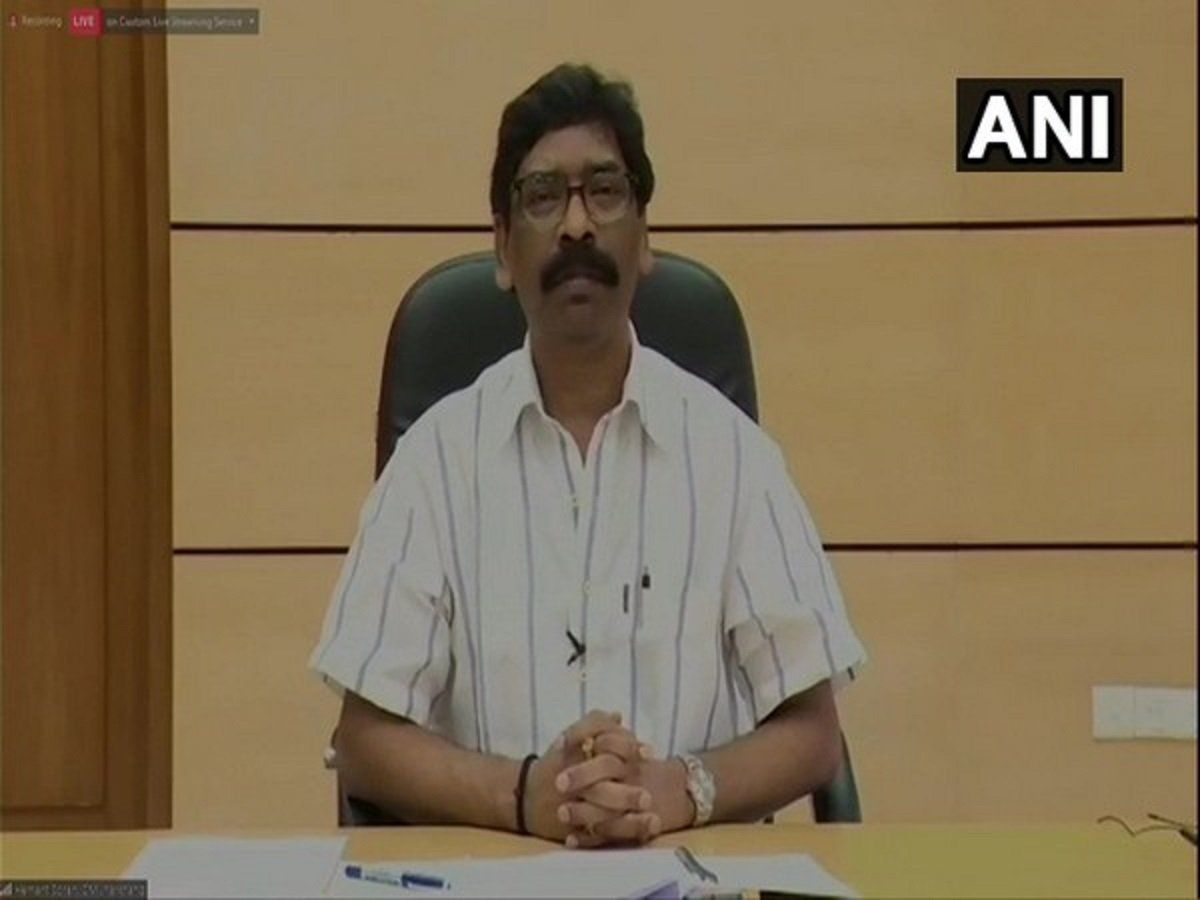 Jharkhand: बैग लेकर CM सोरेन के घर पहुंचे विधायक, UPA के MLAs को दूसरे राज्य में शिफ्ट करने की तैयारी