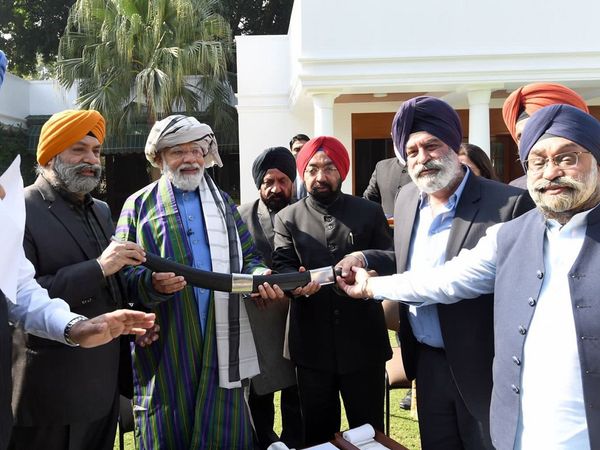 पीएम मोदी से मिला अफगान हिंदू सिख शरणार्थियों का शिष्‍टमंडल