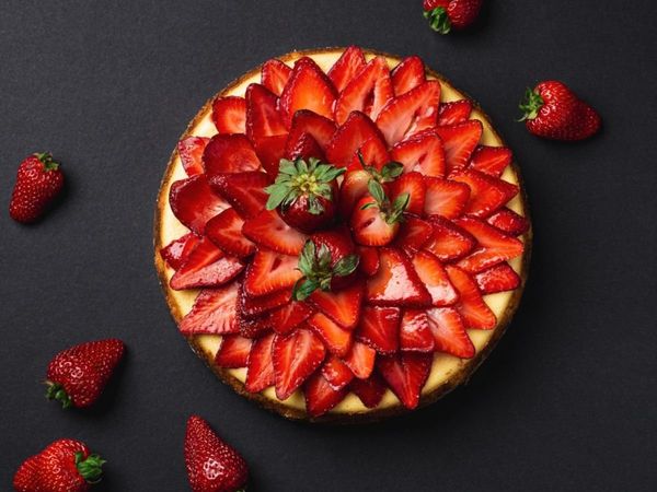 Homemade Strawberry Cake Recipe, How to Make Strawberry Cake at home