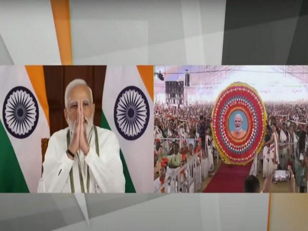 Women of Gujarat gifted a huge rakhi to PM Modi, Pradhan Mantri said - it gives me strength, capability and power