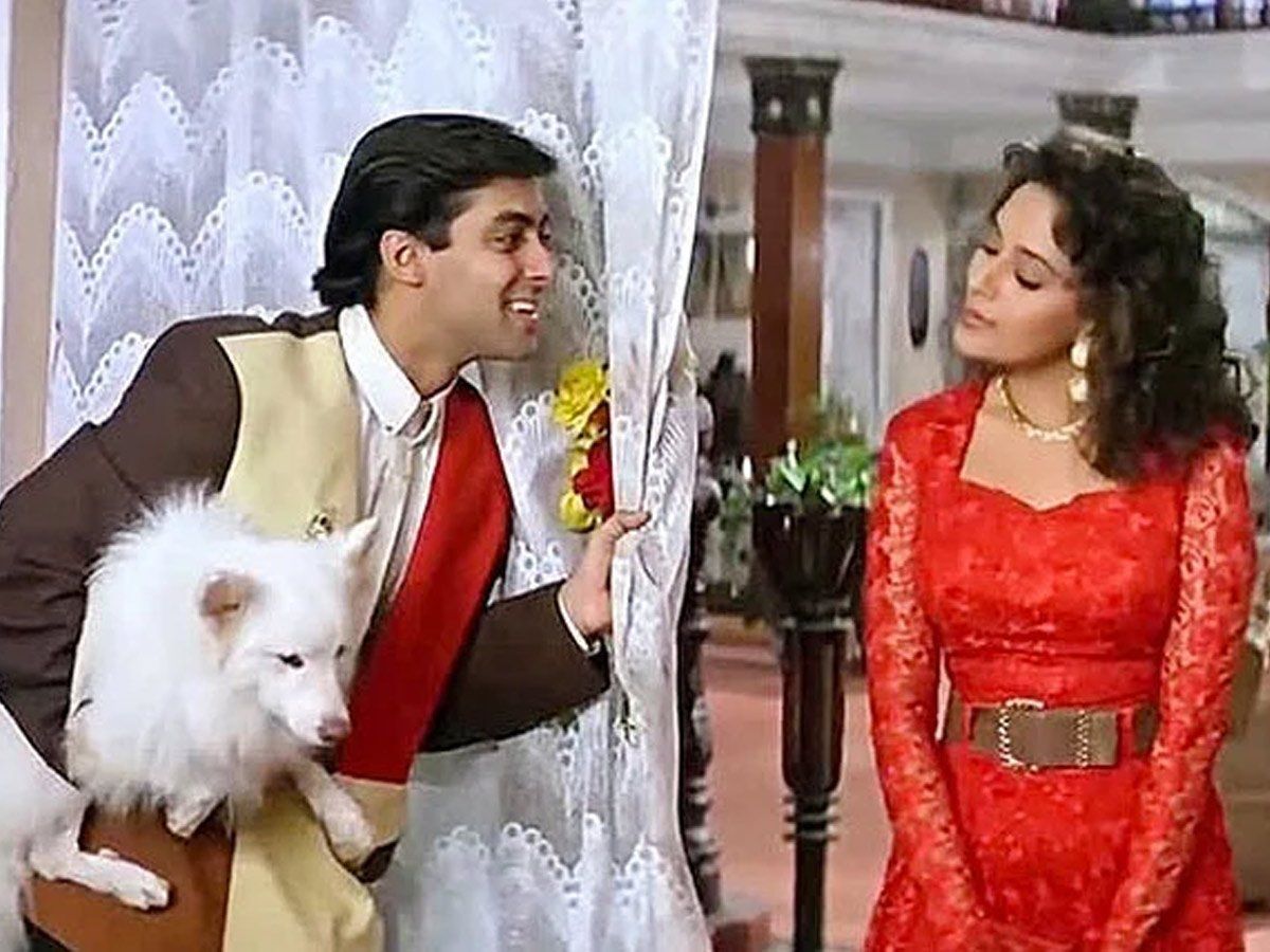 madhuri-dixit-old-video-clip-with-tuffy-from-hum-apke-hain-surfaces-in