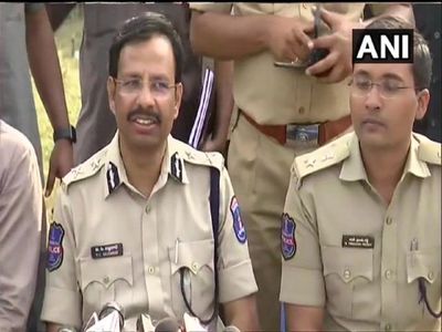 Cyderabad police commissioner briefing media on today's encounter in telangana