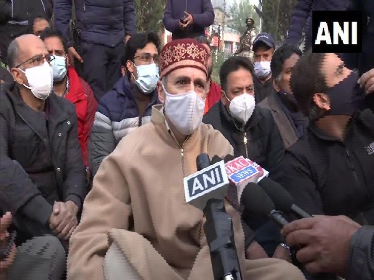 Hyderpora encounter : कब्र से निकाले गए हैदरपोरा मुठभेड़ में मारे गए दो लोगों के शव, एनकाउंटर की होगी जांच