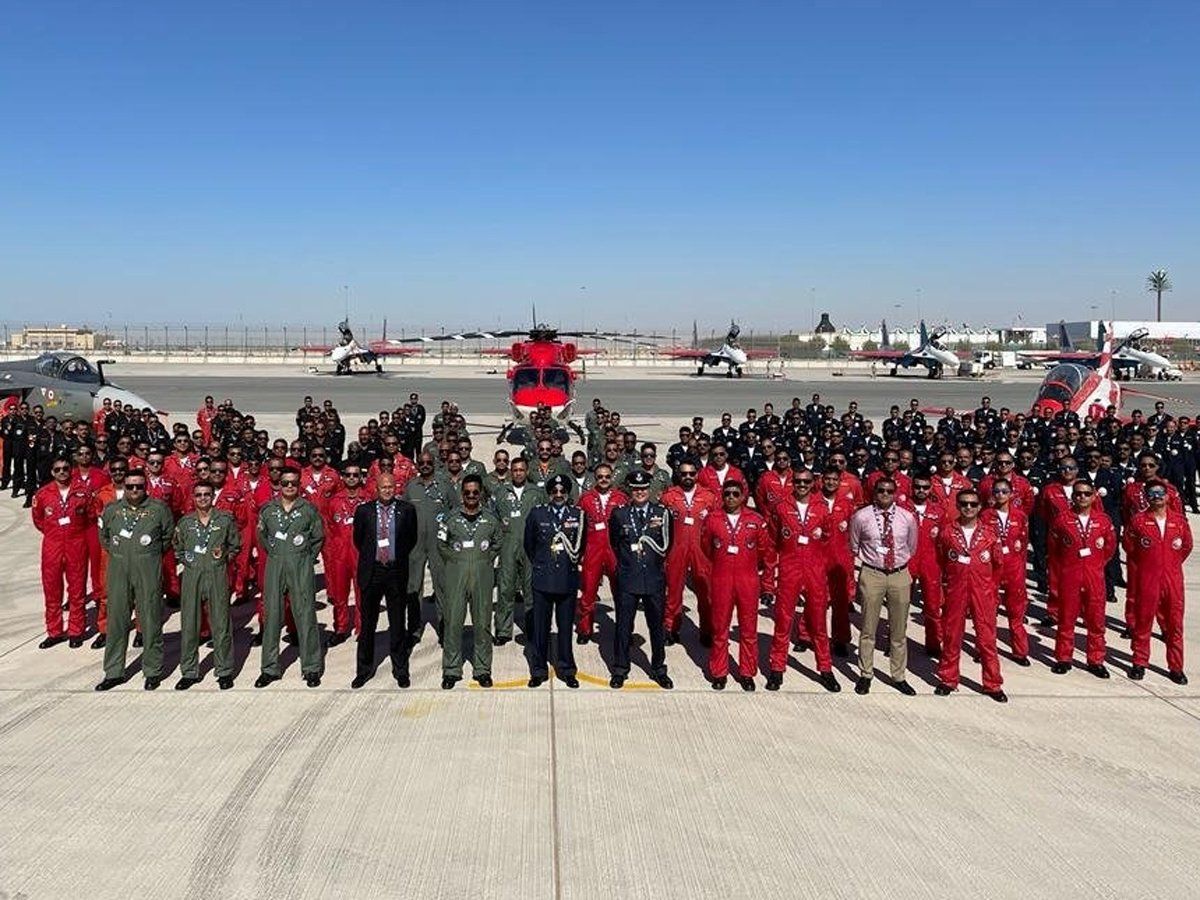 Dubai Air Show : दुबई एयर शो में सारंग एवं तेजस टीम ने जमाया रंग, अल मकतूम एयरपोर्ट पर दिखाया IAF का जौहर