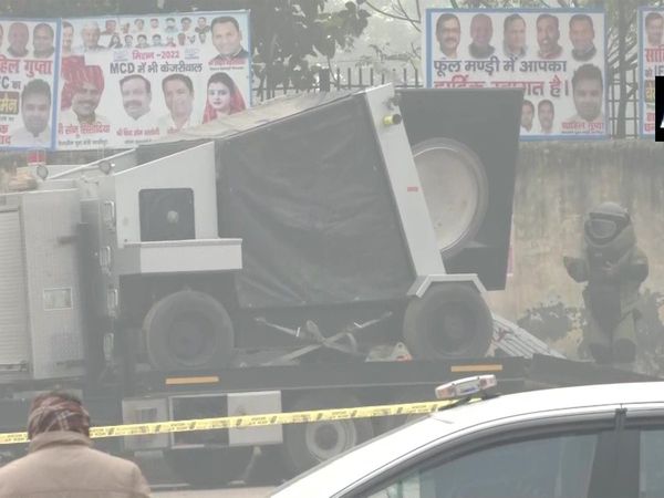 Delhi Police recovers an IED in Ghazipur Flower Market