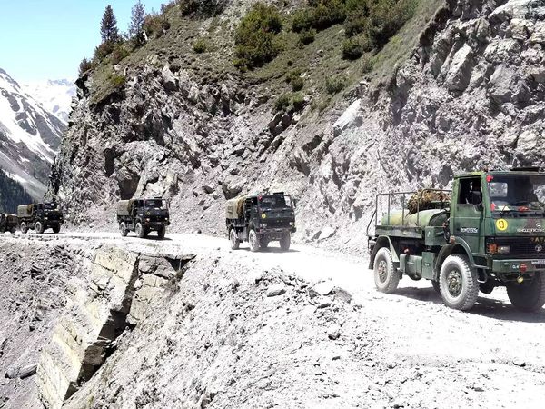 Indian Chinese troops withdraw