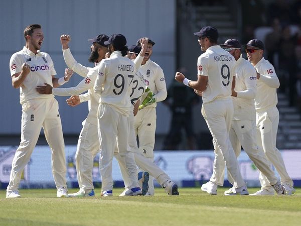 Bharat Banaam England Test Match Score