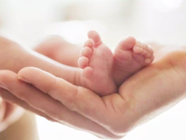 बच्चे को हॉस्पिटल में ही रखा गया है, जबकि मां को एक दूसरे अस्पताल में शिफ्ट किया गया है जहां उसका इलाज चल रहा है