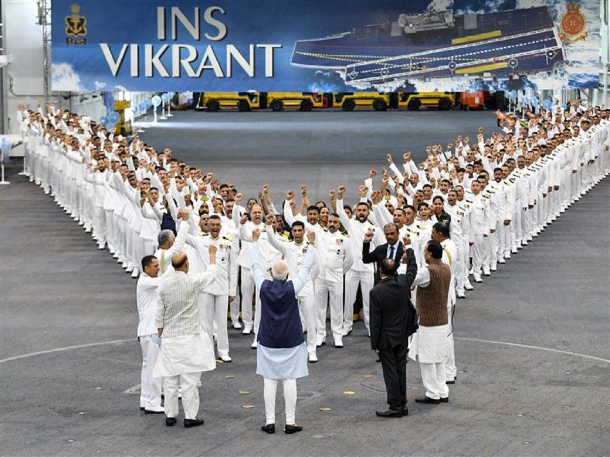 INS Vikrant : समंदर में उतरा हिंदुस्तान का बाहुबली, देखिए कैसे पाकिस्तान से लेकर चीन तक में मची है खलबली