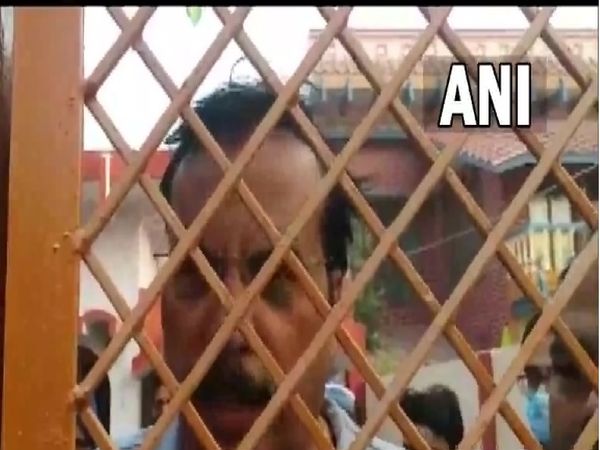 IT Raid on SP leaders