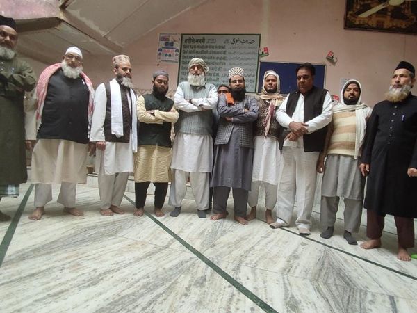 Police alert after the announcement of Jalabhishek of Hindu Mahasabha in Shahi Idgah Mosque of Mathura, Imams took this decision