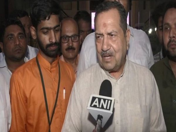 RSS leader Indresh Kumar questions 'silence' of political parties over killing of Kashmiri Pandits