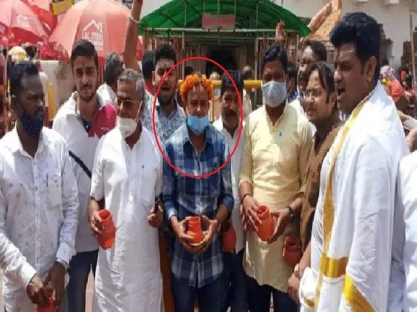 Congress MLA Irfan Ansari performs puja at Baidyanath Dham, BJP MP demands his arrest
