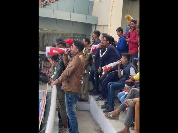 India Vs New Zealand Kanpur Test People CHants 10 Rupay Ke Pepsi Iyer Bhai Sexy Video Goes Viral