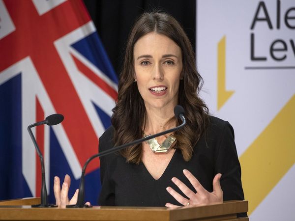 New zealand PM Jacinda Ardern rejected from cafe at coronavirus capacity