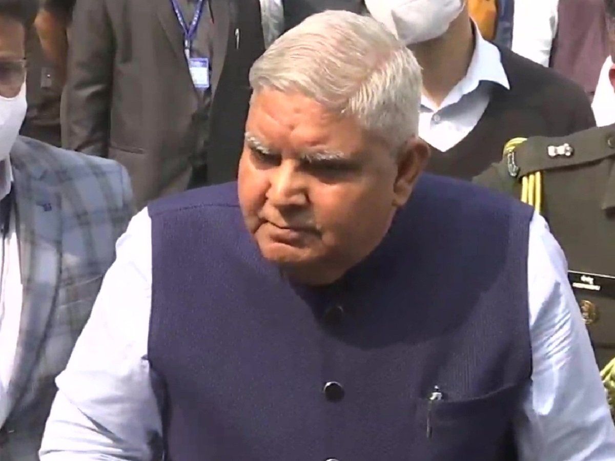 पश्चिम बंगाल के राज्यपाल जगदीप धनखड़ ने क्यों कहा- वे नहीं जानते गवर्नर हाउस क्या कर सकता है?