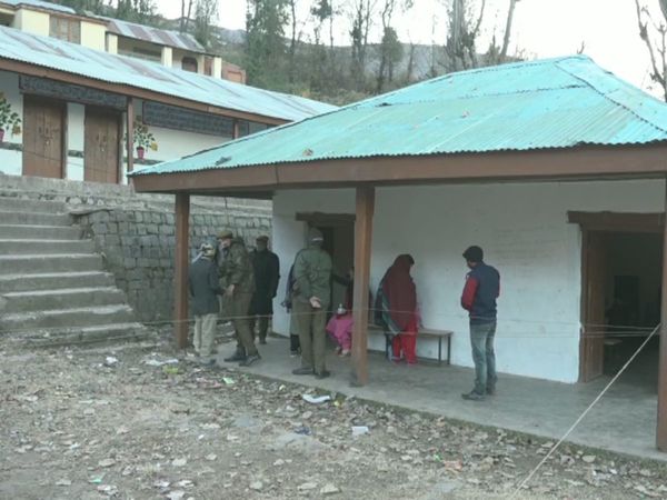 Jammu and Kashmir DDC Election: Second Phase Voting amidst Freezing and Tight Security