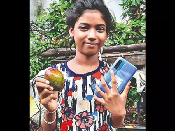 Jamshedpur Girl gets 1.2 lakh for 12 mangoes, Buys Smartphone for Online Classes