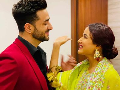 Jasmin Bhasin and Aly Goni Jasmin Bhasin and Aly Goni