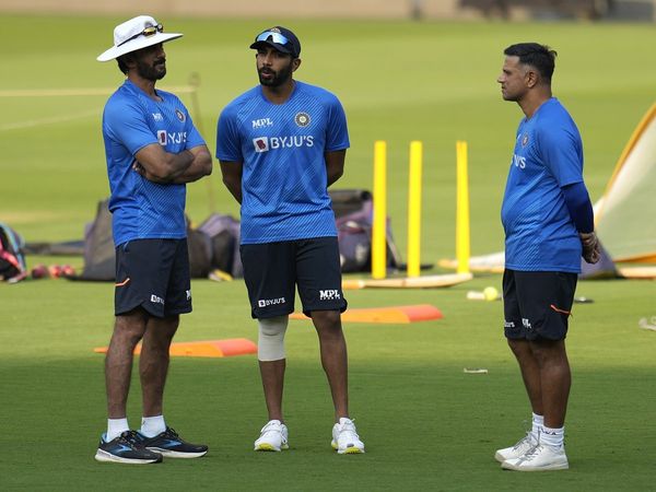 Jasprit Bumrah with Rahul Dravid and Vikram Rathour