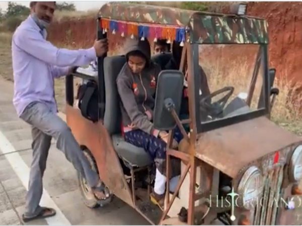 Viral Video Man Started jeep With Kicking Anand Mahindra Share Video Goes Viral