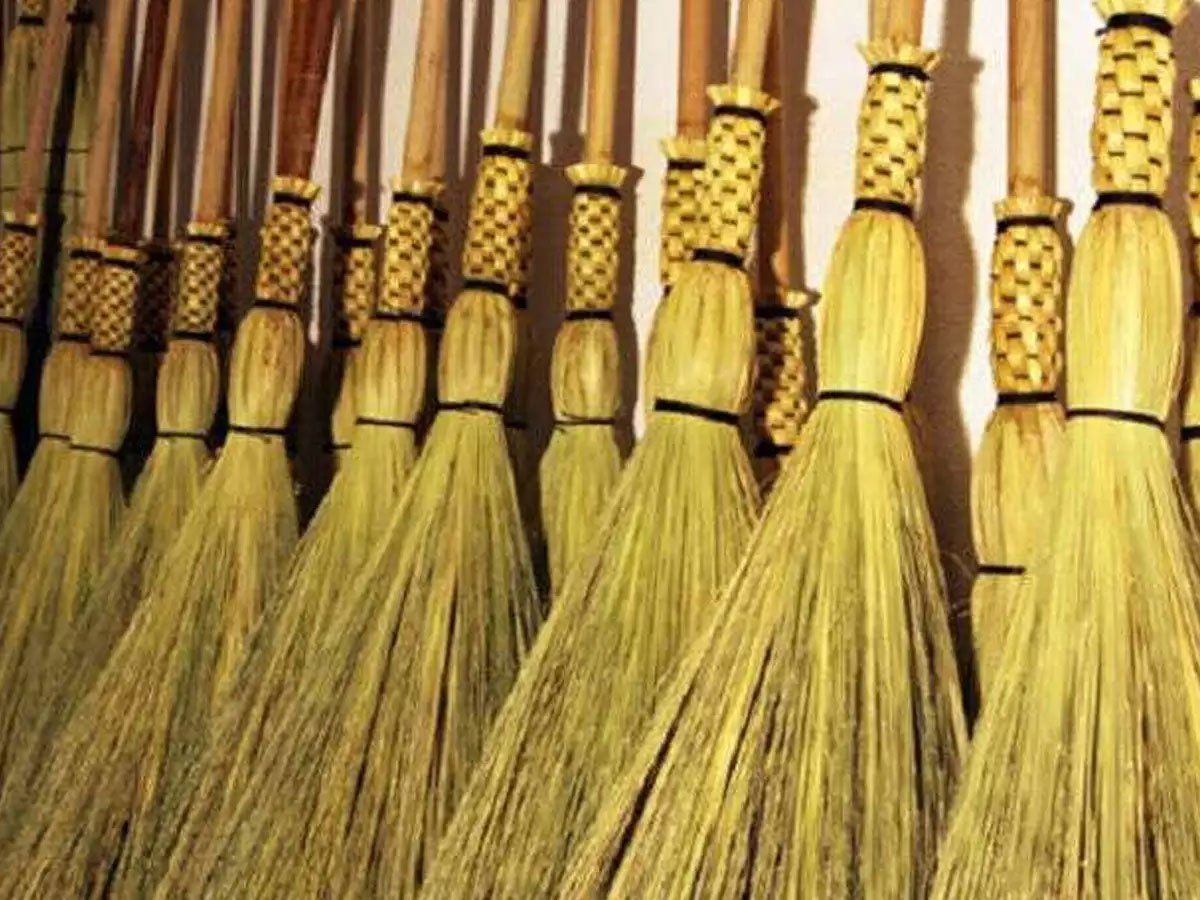 Diwali 2021 Vastu Tips Jhaadu Ke Upaay How Broom can improve your ...