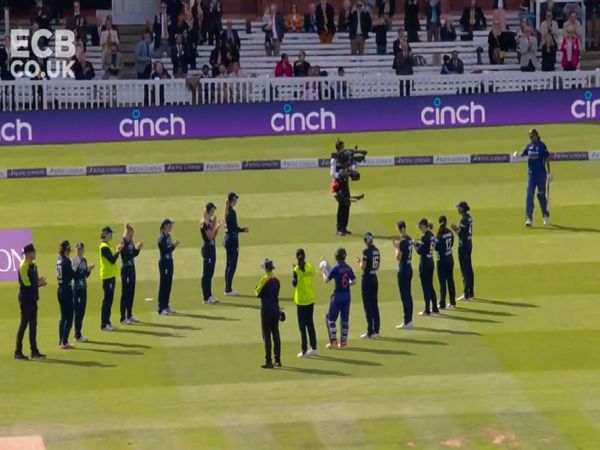 Jhulan-Goswami-Guard-of-honour