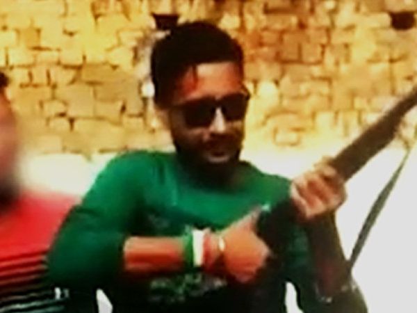 Agra:अपनी जमानत की खुशी में दीवाना हुआ हिस्ट्रीशीटर, फायरिंग का वीडियो डाल दिया सोशल मीडिया पर 