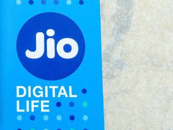 अगर आपकी फैमिली में हैं चार लोग तो आपके लिए मस्त है Jio का ये प्लान, जानें फायदे