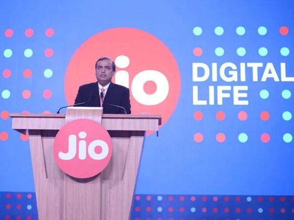मुकेश अंबानी ने किया ऐलान, जियो प्लेटफॉर्म्स में 33733 करोड़ रुपए निवेश करेगा गूगल