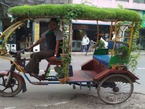 man grew grass on his rickshaw to stay cool even in the heat Jugaad Photo Goes Viral