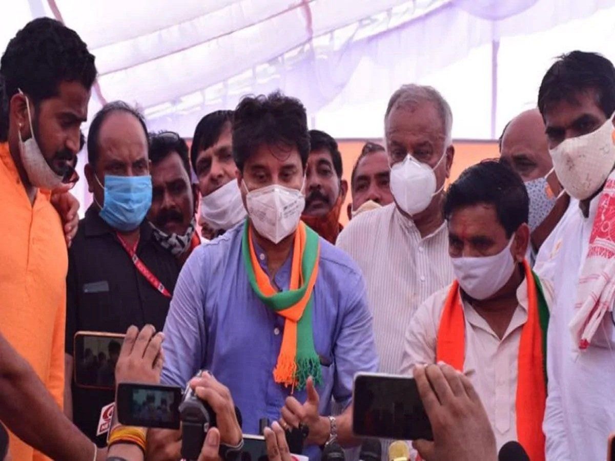 Madhya Pradesh: सिंधिया की सभा में आए बुजुर्ग किसान का दिल का दौरा पड़ने से मौत