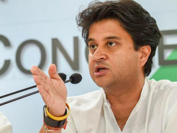 कांग्रेस छोड़ने वाले हैं ज्योतिरादित्य सिंधिया?, बदला अपना ट्विटर प्रोफाइल