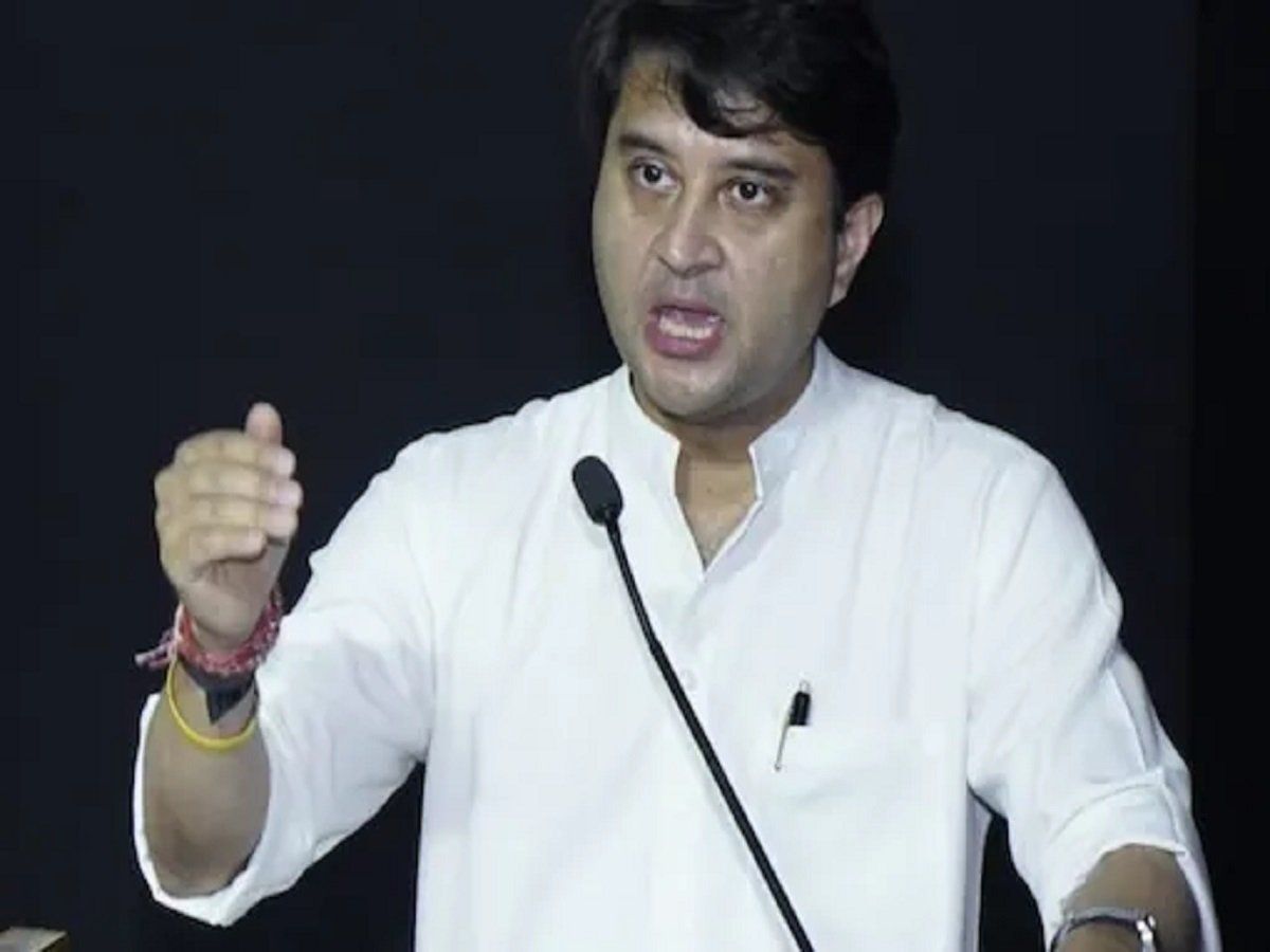 इंडिगो ने दिव्यांग बच्चे को प्लेन में चढ़ने से रोका तो भड़क गए सिंधिया, बोले- बर्दाश्त नहीं होगा ये बर्ताव