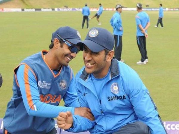 Dinesh Karthik and MS Dhoni
