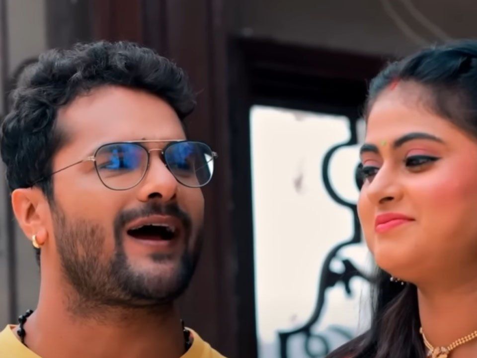खेसारी लाल यादव की 'वाइफ' ने कर दी बोलबम साड़ी की डिमांड, सावन में धूम मचा रहा है गाना- 'बोलबम के साड़ी'