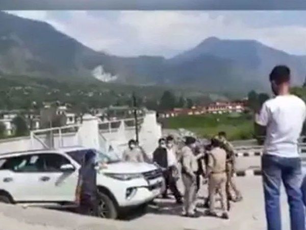 CM Security Incharge Additional SP Brijesh Sood, police officials exchange blows, Airport, SP Kullu Gaurav Singh