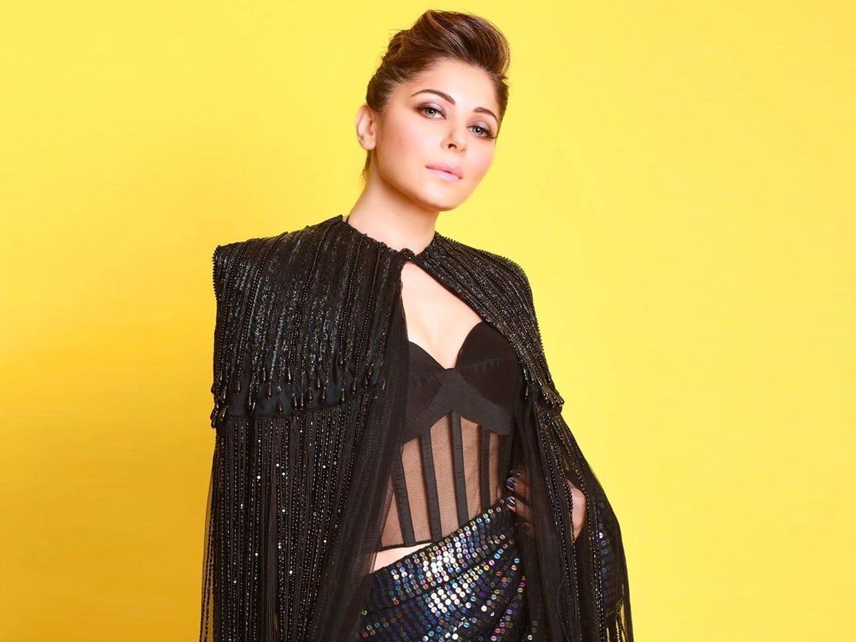 Kanika Kapoor Coronvirus: कनिका के संपर्क में आए 63 लोगों को नहीं है कोरोना, मुंबई के बिजनेसमैन की तलाश जारी