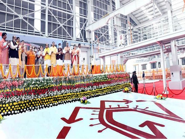 Kanpur Metro CM Yogi Adityanath flags-off trial run