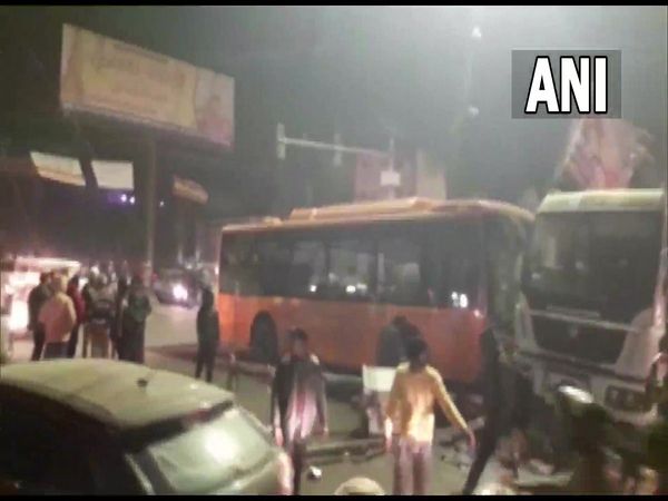 Five killed and several injured in an electric bus accident in Kanpur Tat Mill cross road