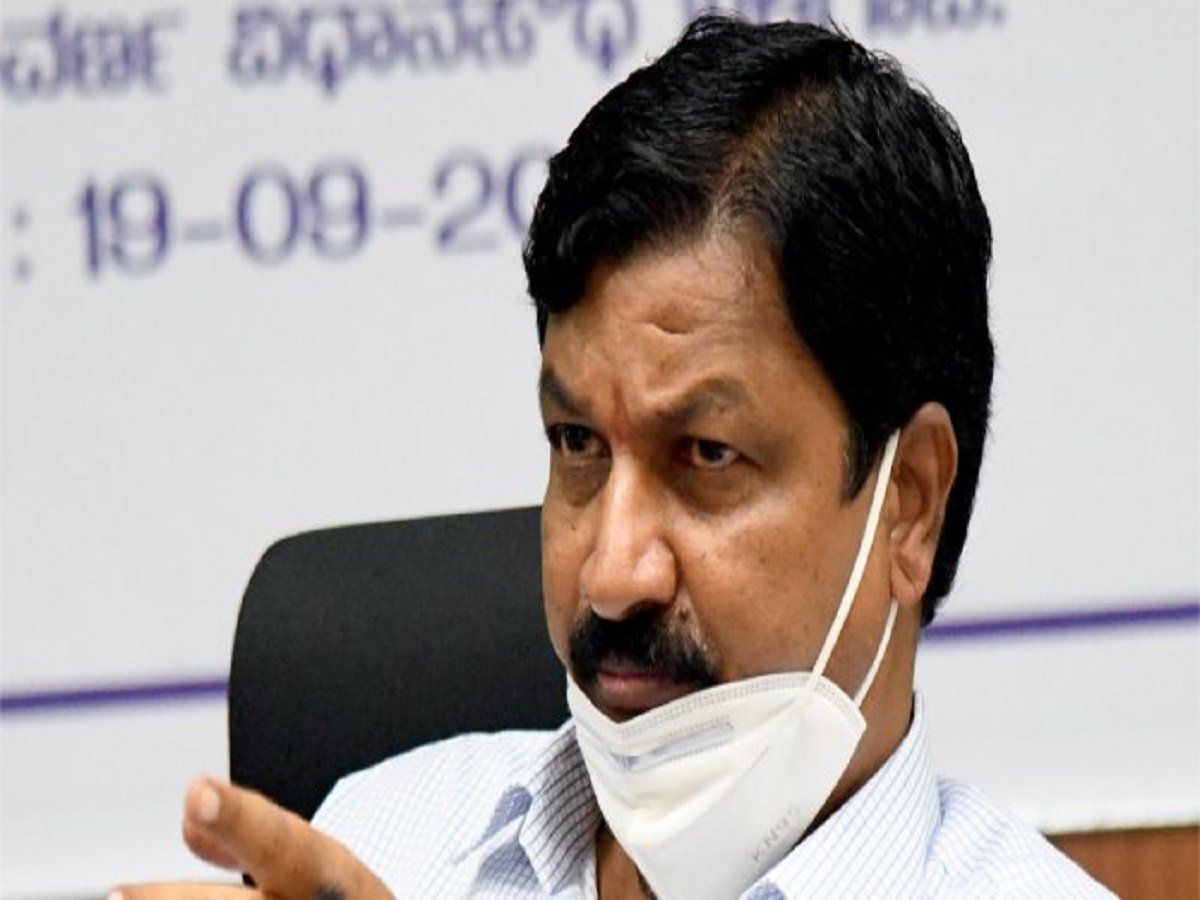 सेक्स स्कैंडल: पूर्व मंत्री के साथ वीडियो में नजर आने वाली महिला ने उठाया ऐसा कदम, बढ़ेंगी रमेश की मुश्किलें
